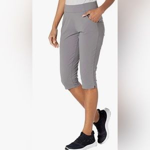 Columbia ladies light weight pull on capri active fit pants